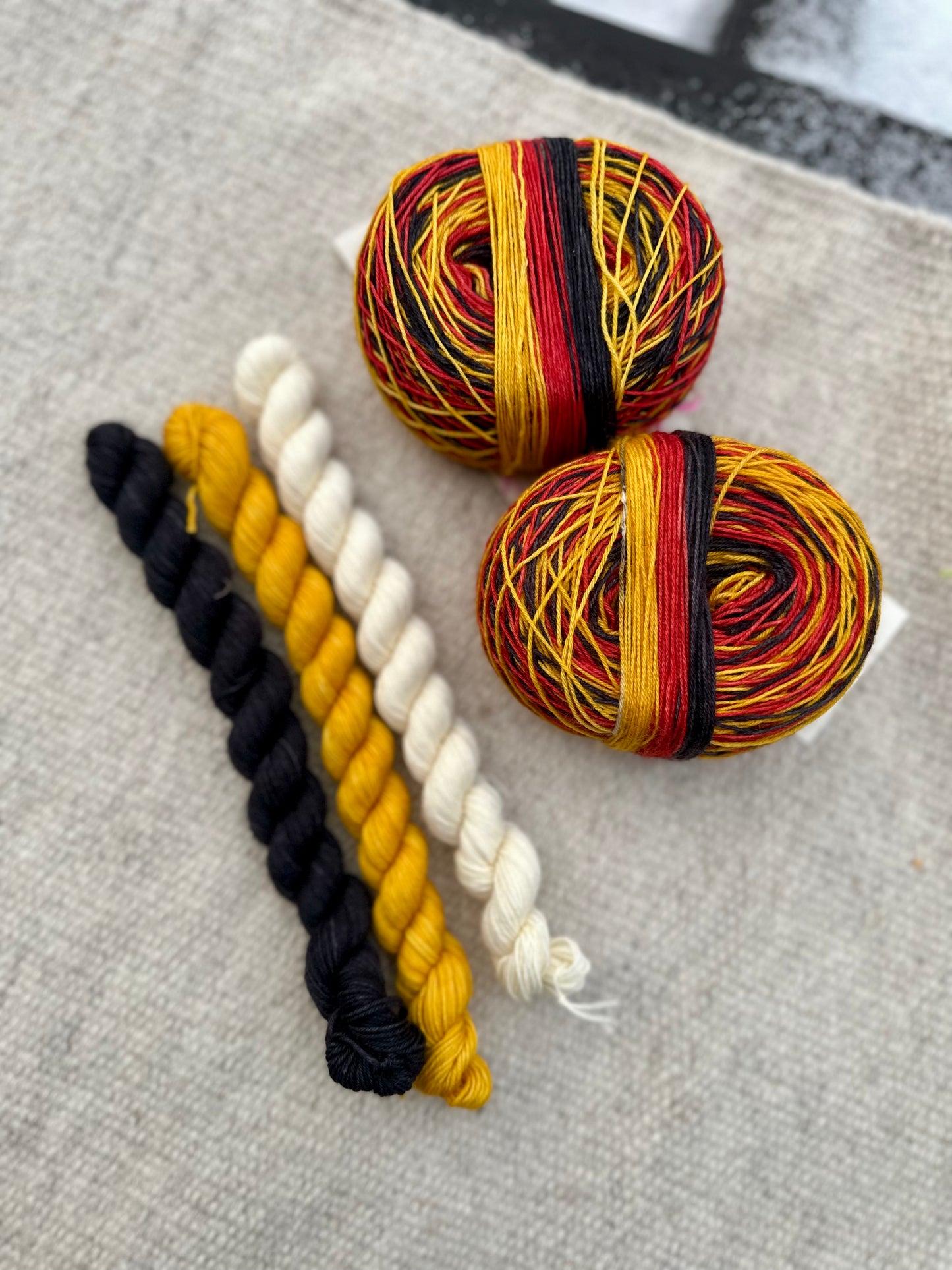 Vårat gäng - self striping